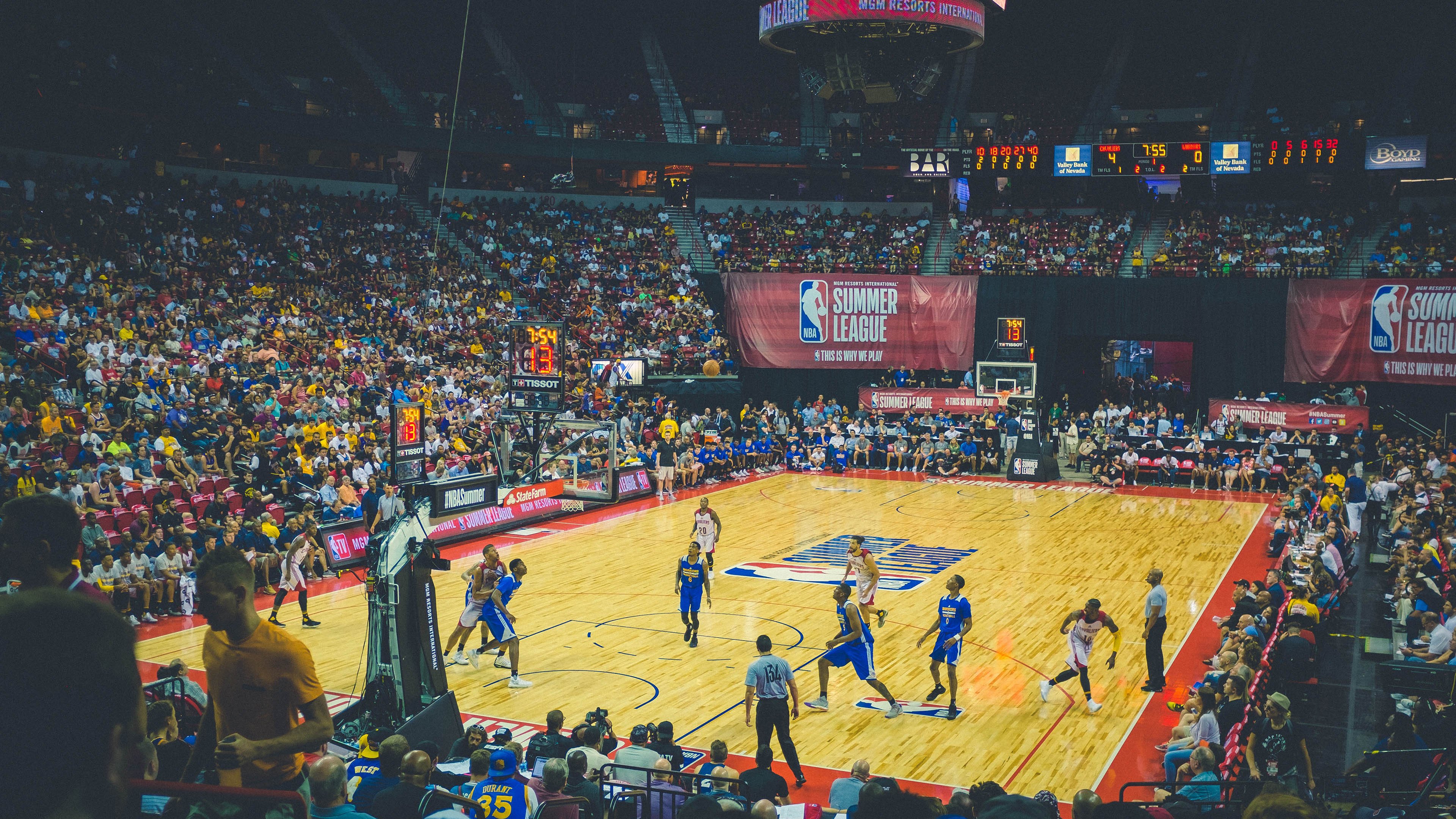 米兰体育在线-五大联赛是否将压迫体系模块化训练以适配不同节奏,五大联赛的风格